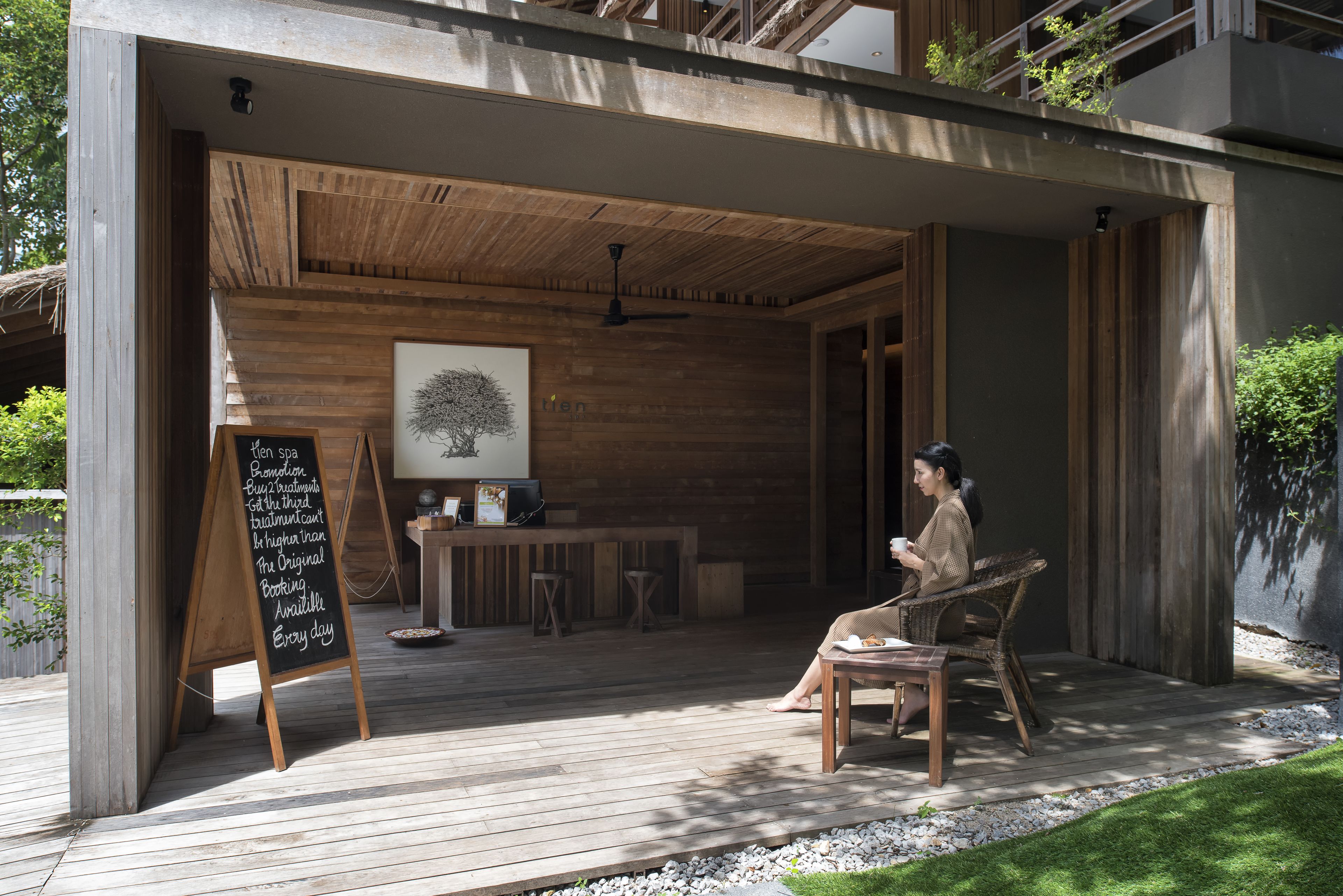 ทรีทเมนท์ดูแลผิว, วารีบำบัด, อโรมาเธอราพี, การนวดแผนไทย, สครับขัดผิว