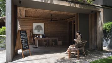 Körperbehandlungen, Hydrotherapie, Aromatherapie, Thai-Massagen