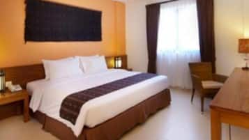 Premium bedding, minibar, in-room safe, desk