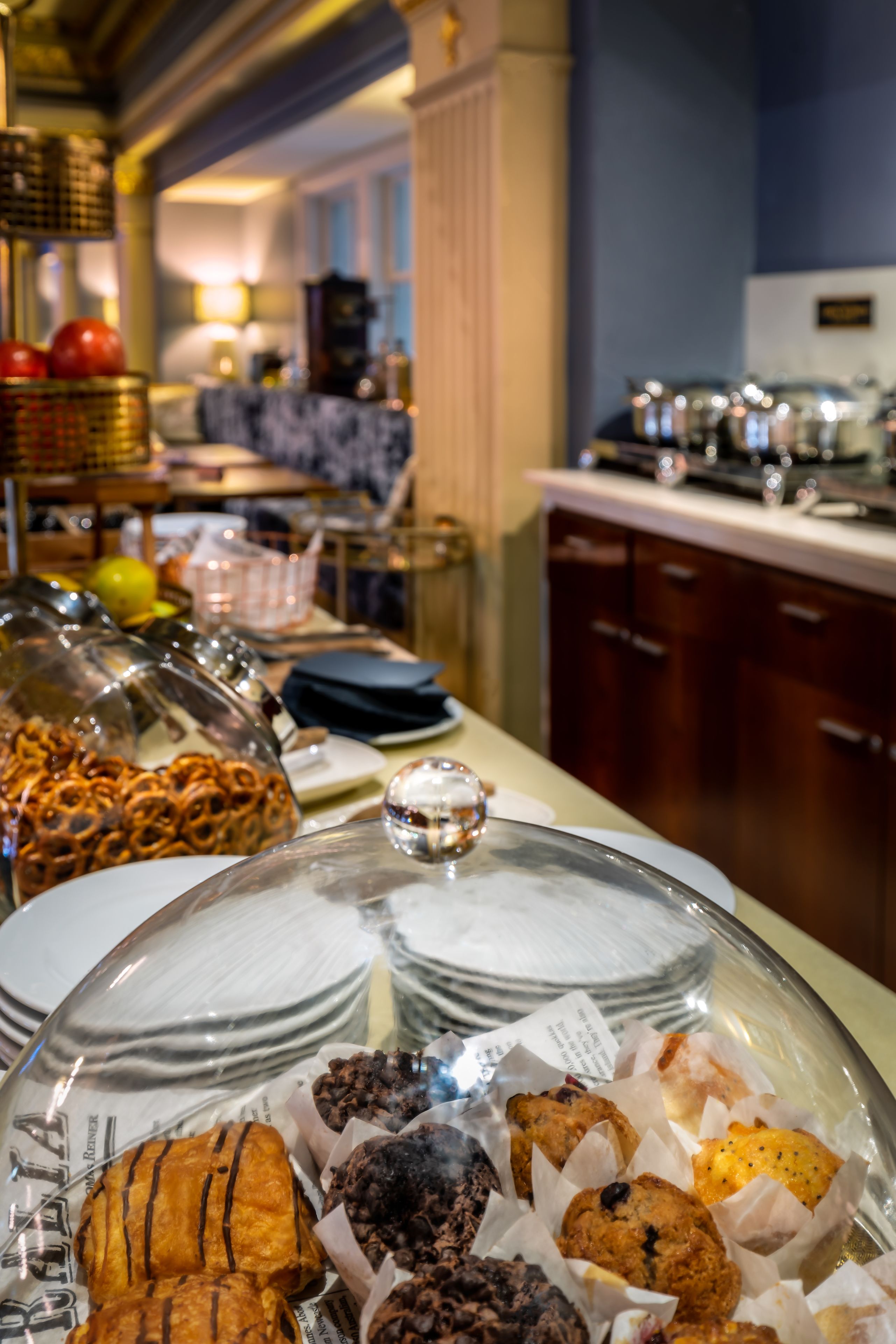 Daily buffet breakfast (AUD 60 per person)