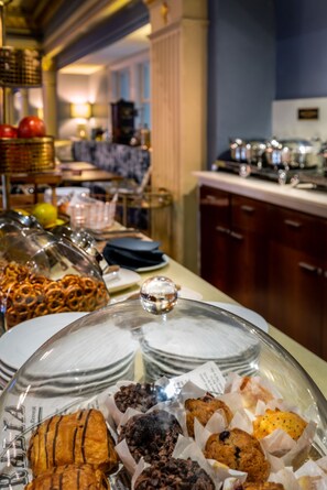 Daily buffet breakfast (AUD 60 per person)