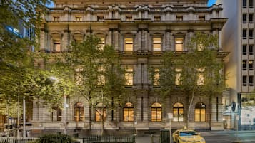 Fachada del alojamiento - Noche