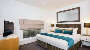 Heritage King Two Bedroom Apartment | In-room safe, individually decorated, desk, blackout drapes