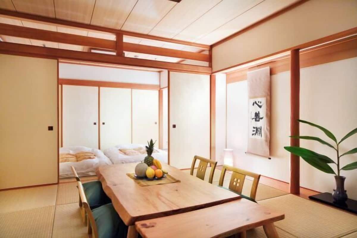 Dining | 6 restaurants, breakfast, lunch, dinner served; international cuisine