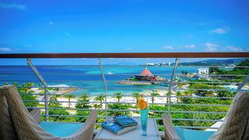 Private beach, white sand, beach umbrellas, beach towels