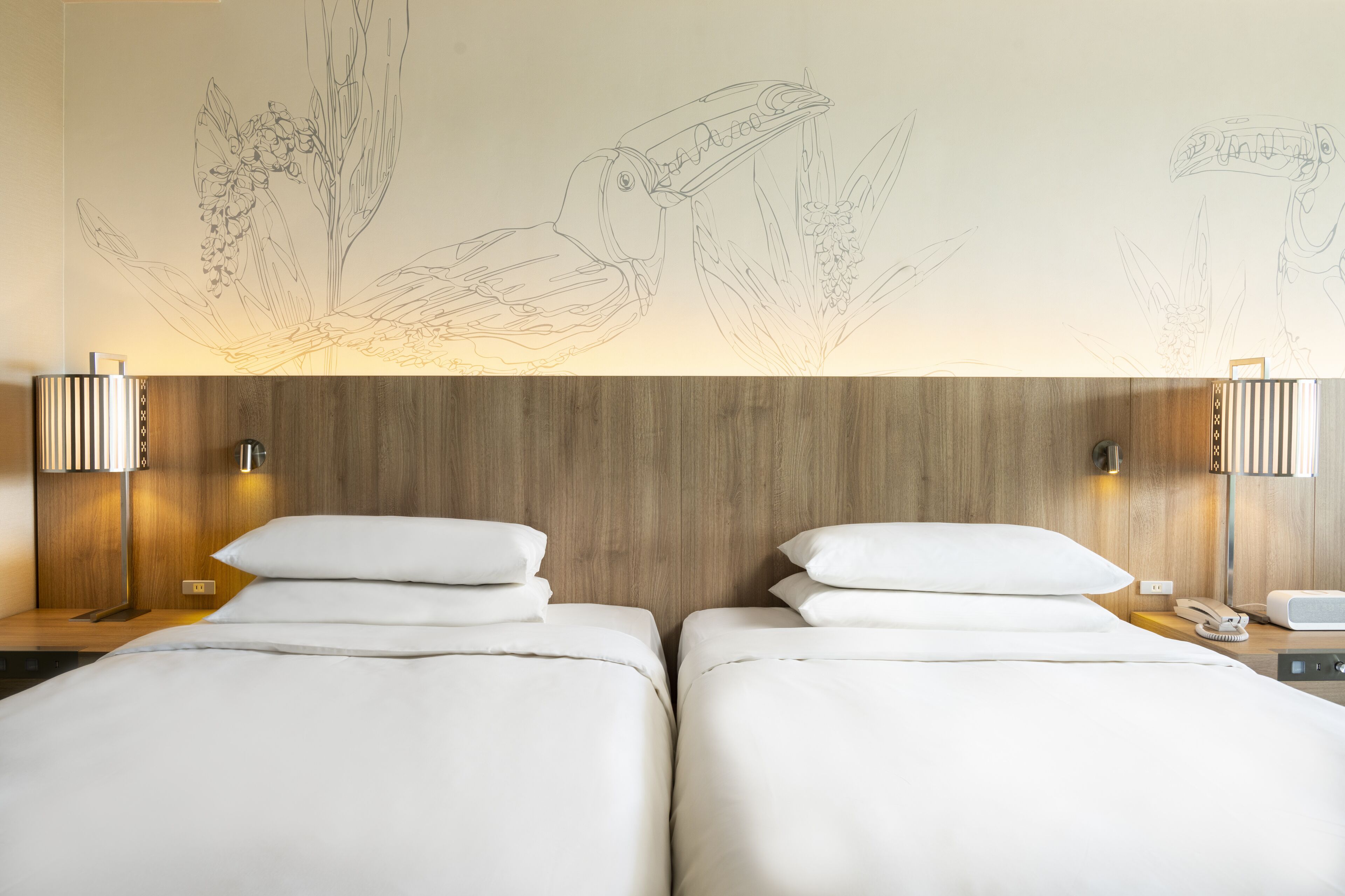 客房內保險箱、書桌、遮光布/窗簾、熨斗/熨衣板