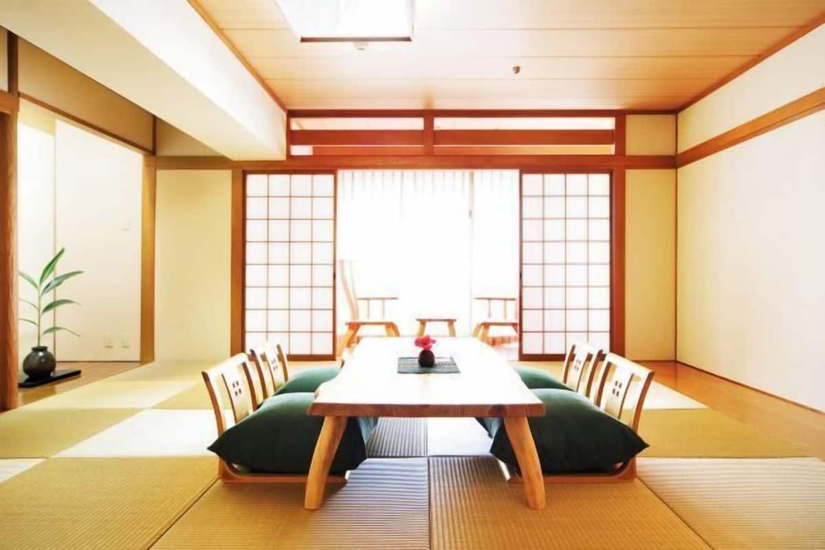 Dining | 6 restaurants, breakfast, lunch, dinner served; international cuisine