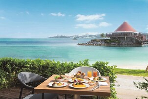 朝食 (ビュッフェ)、毎日提供 (有料)