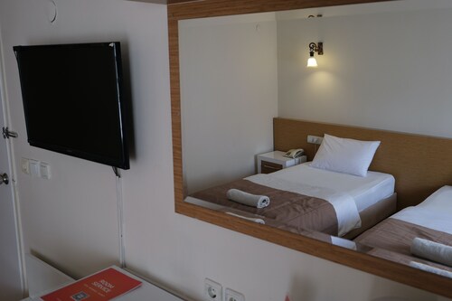 Üstün Otel Alsancak