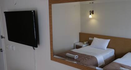 Üstün Otel Alsancak