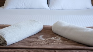 Standard Triple Room | Premium bedding, minibar, WiFi (free), bed sheets - Üstün Otel Alsancak (Izmir)