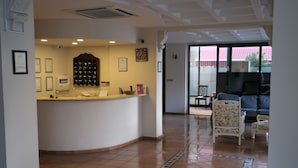 Reception - Üstün Otel Alsancak (Izmir)