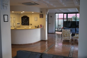 Reception - Üstün Otel Alsancak (Izmir)