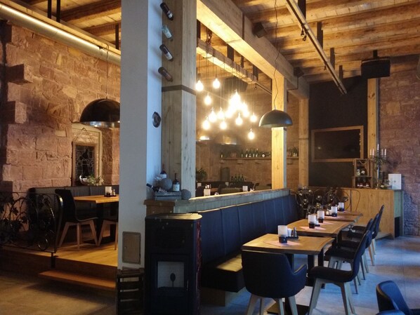 Breakfast, lunch and dinner served