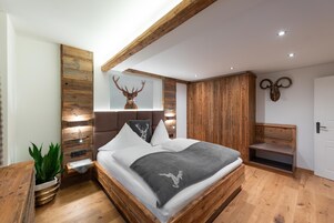 Hypo-allergenic bedding, individually furnished, desk, laptop workspace