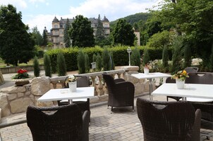 Breakfast, lunch and dinner served