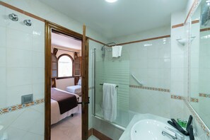 Double Room (Mezquita View) | Bathroom - Hotel Casa Museo de la Mezquita (Córdoba)