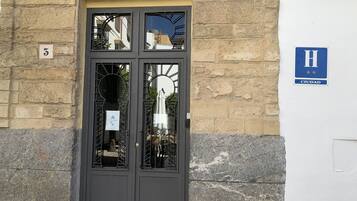 Façana frontal de l'allotjament