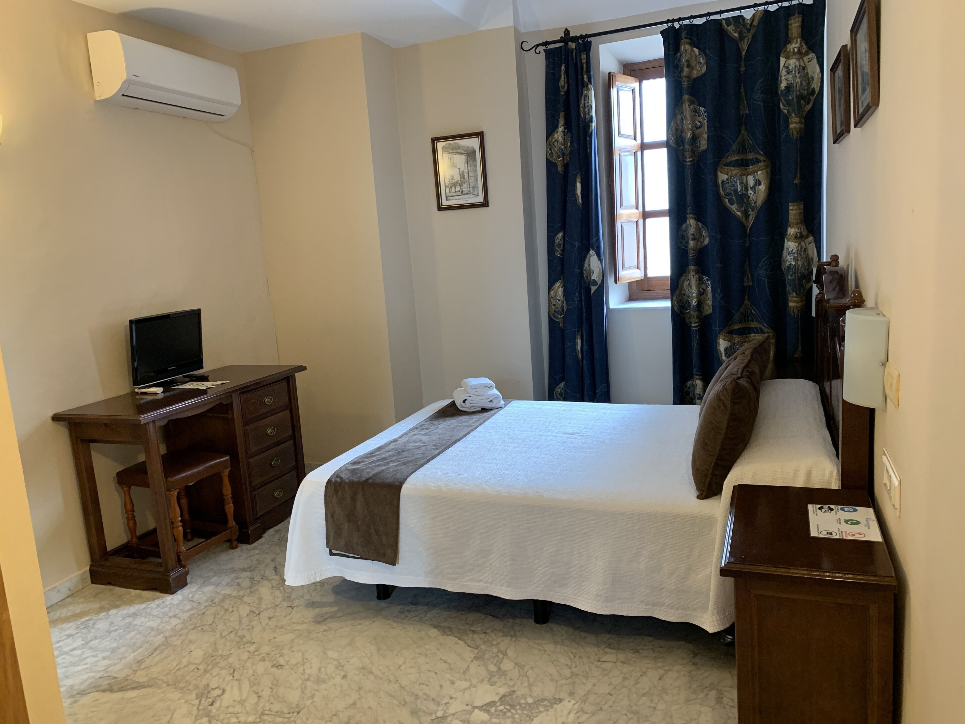 Standard Double Room | Desk, free WiFi, bed sheets