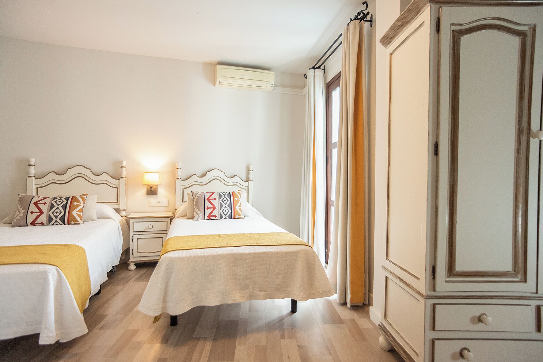 Standard Twin Room | Desk, free WiFi, bed sheets