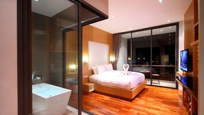 Studio (with bathtub)