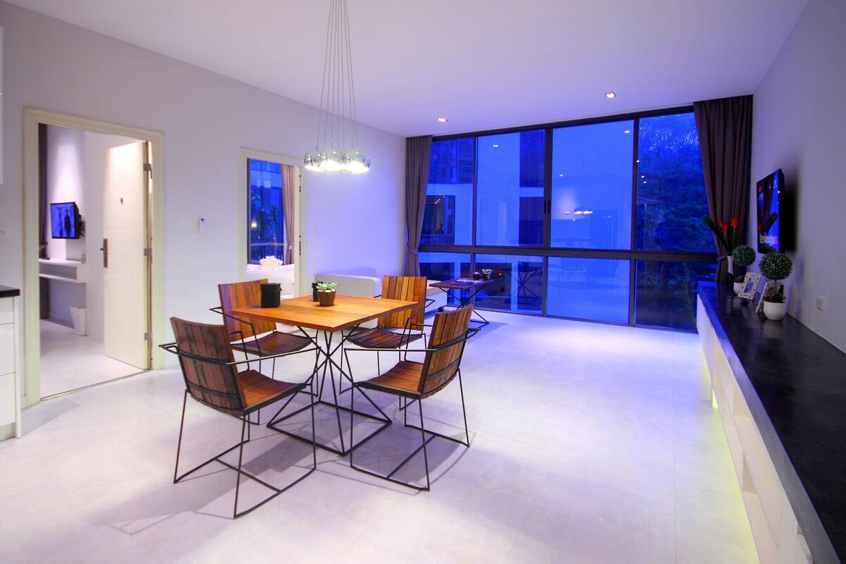 Family Suite, 2 Bedrooms | In-room dining