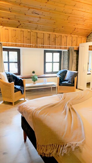 Familierom, delt bad | Wi-fi (inkludert) og sengetøy