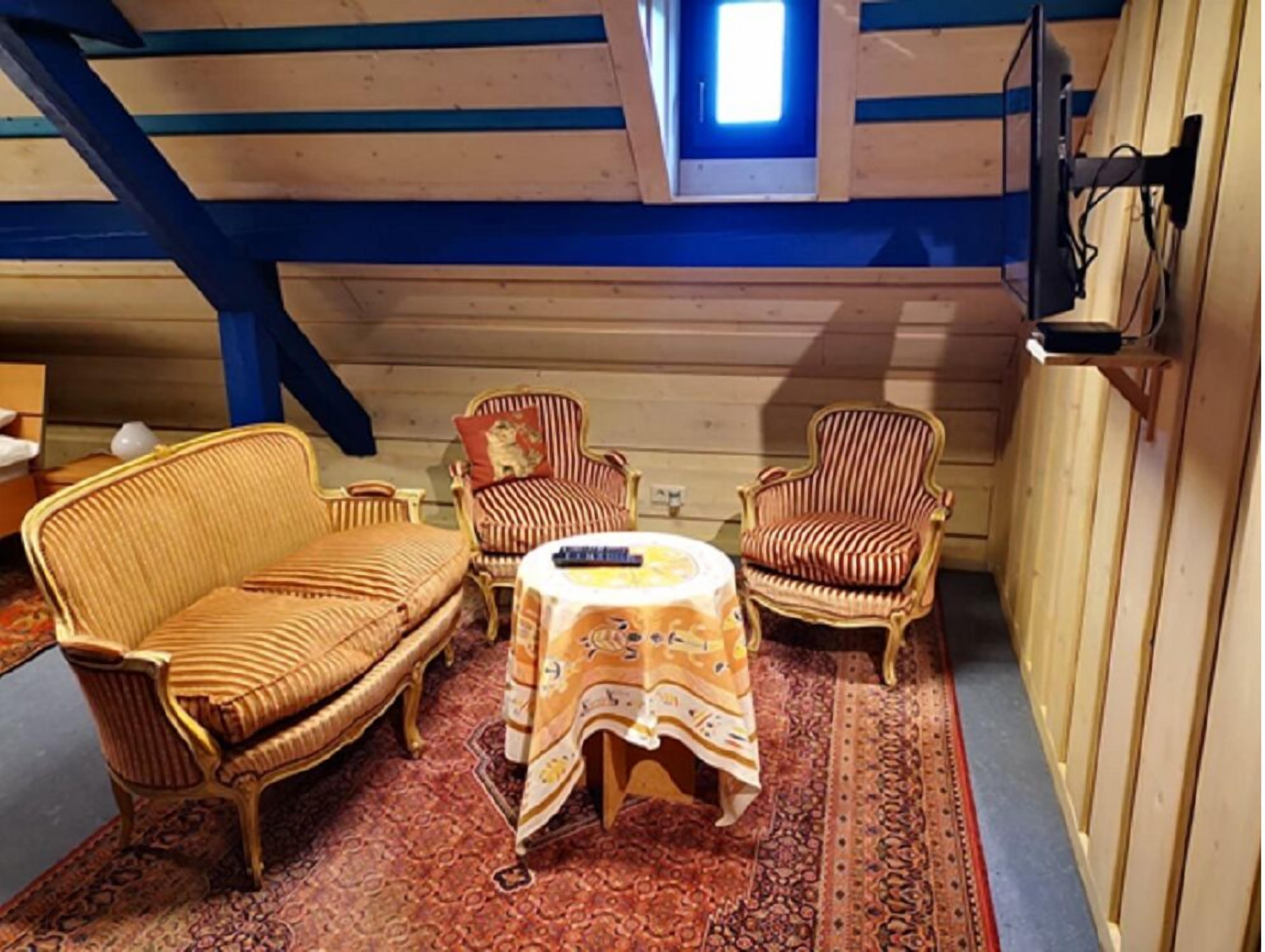 family room, shared bathroom (1) | free wifi, bed sheets