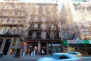 Front of property - Lenin Hostel Barcelona (Barcelona)