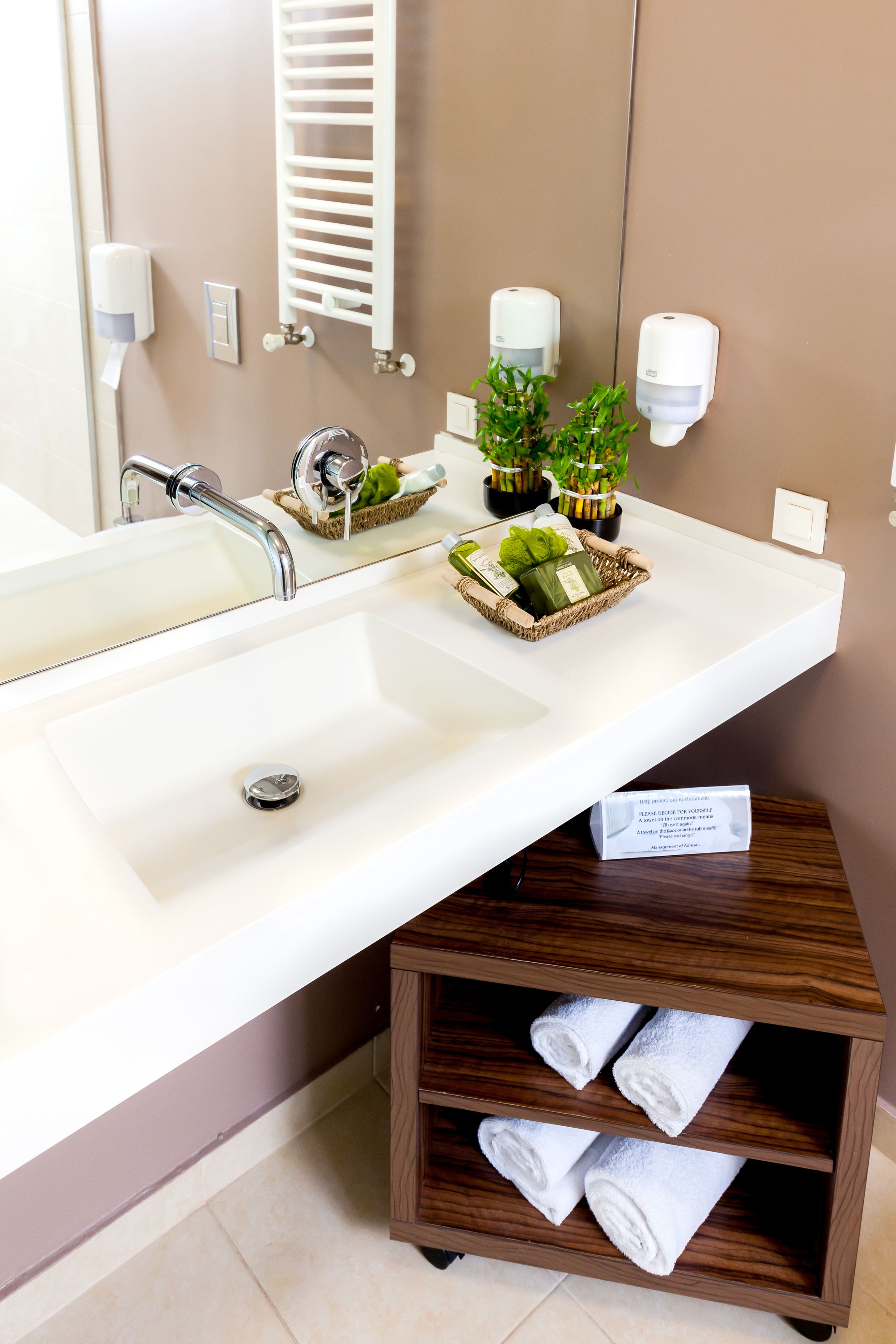 double room | bathroom sink
