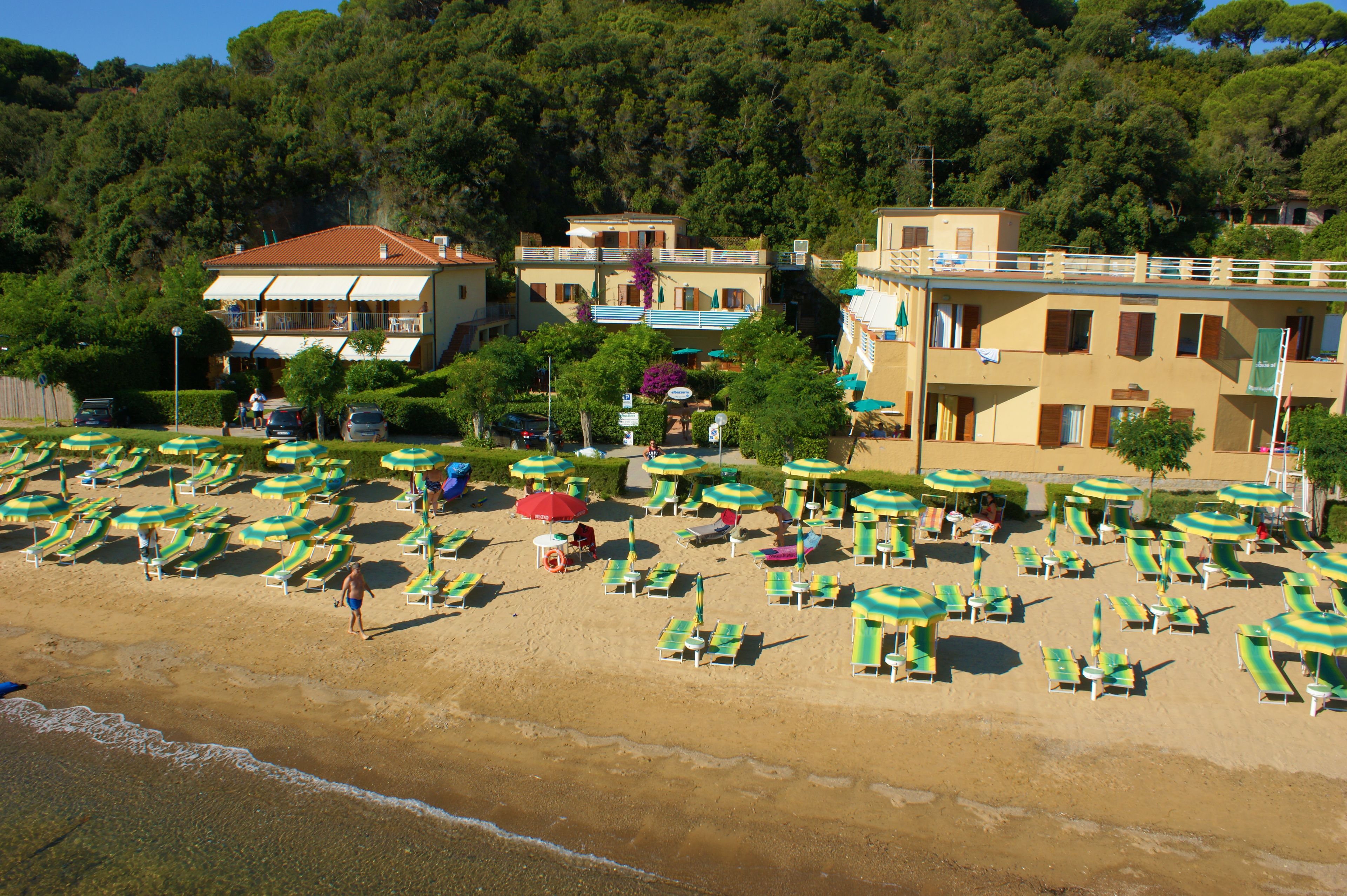 Spiaggia privata, lettini da mare, ombrelloni, immersioni subacquee
