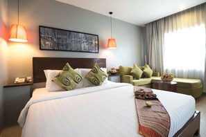 Suite Junior, vue jardin | Minibar, coffres-forts dans les chambres, décoration personnalisée