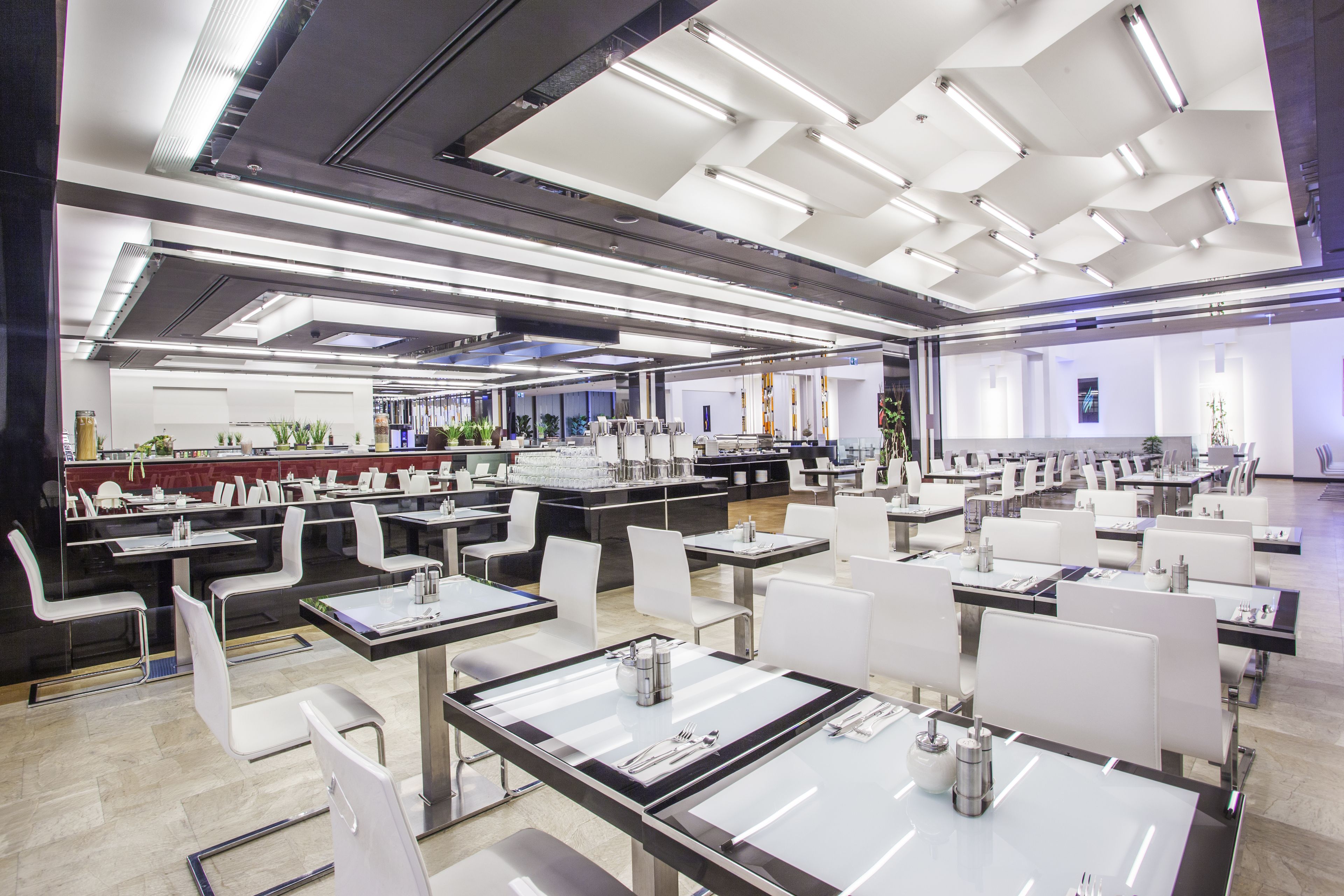 Daily full breakfast (CZK 450 per person)