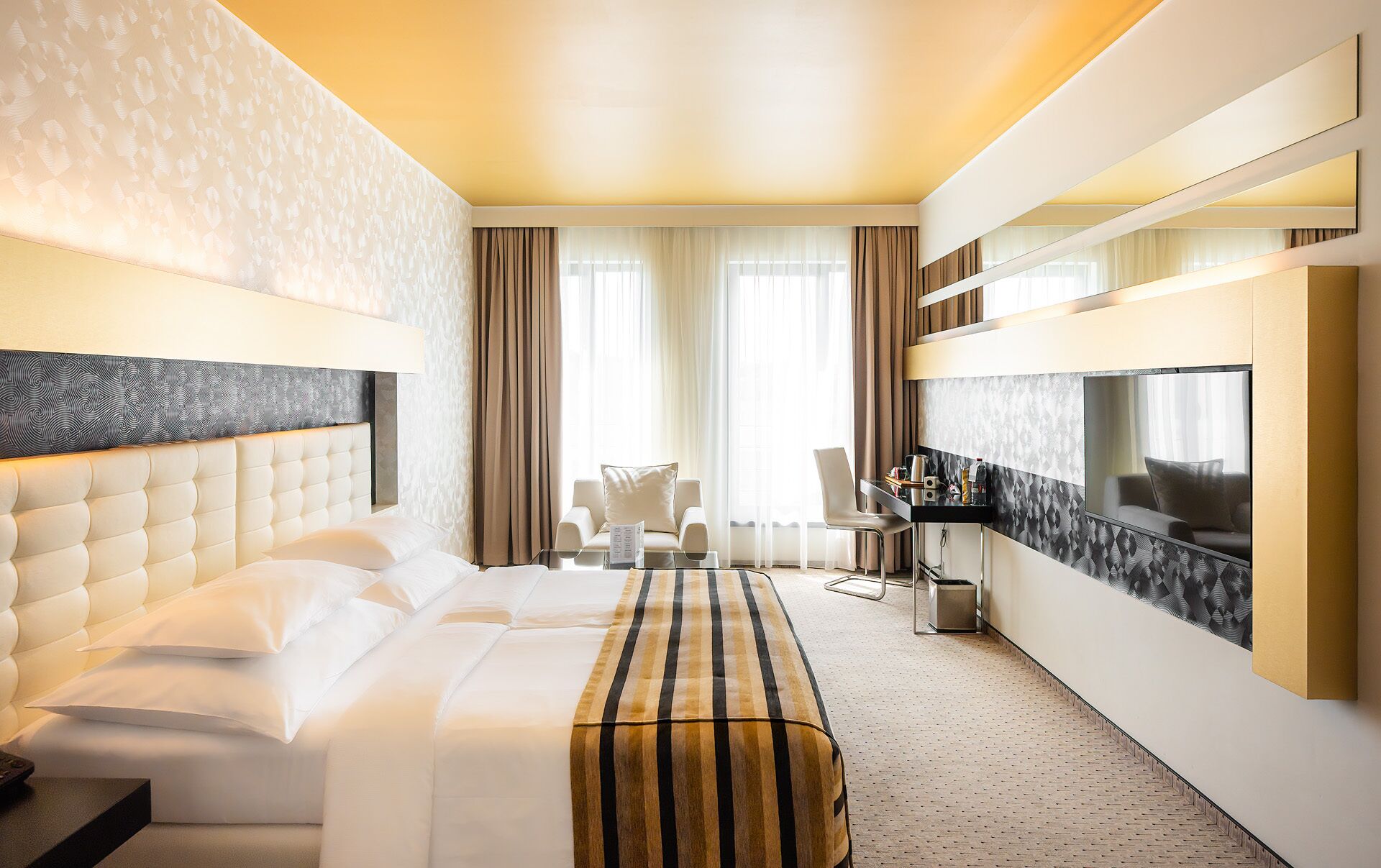 Ropa de cama de alta calidad y minibar 