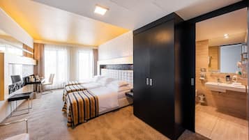Classic szoba kétszemélyes vagy két külön ággyal (with Extra Bed ) | Prémium ágynemű, minibár, széf a szobában és egyedi dekoráció