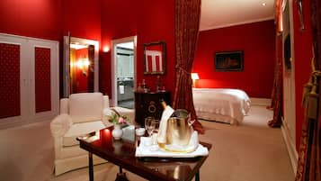 Junior-Suite | Allergikerbettwaren, Daunenbettdecken, Minibar, Zimmersafe