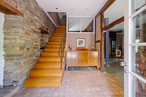 Villa, 1 Bedroom | Living area | 32-inch TV with cable channels, DVD player