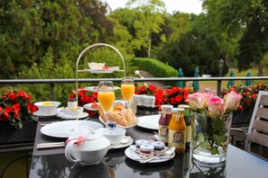 Desayuno a la carta todos los días (con cargo)
