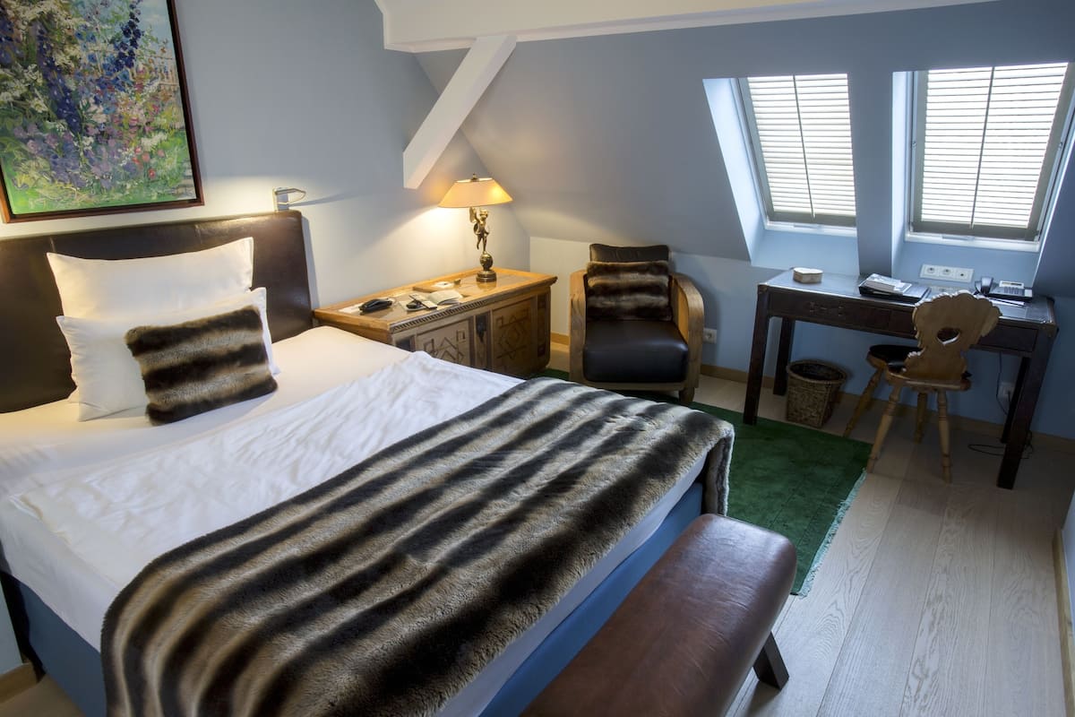 Allergikerbettwaren, Daunenbettdecken, Minibar, Zimmersafe