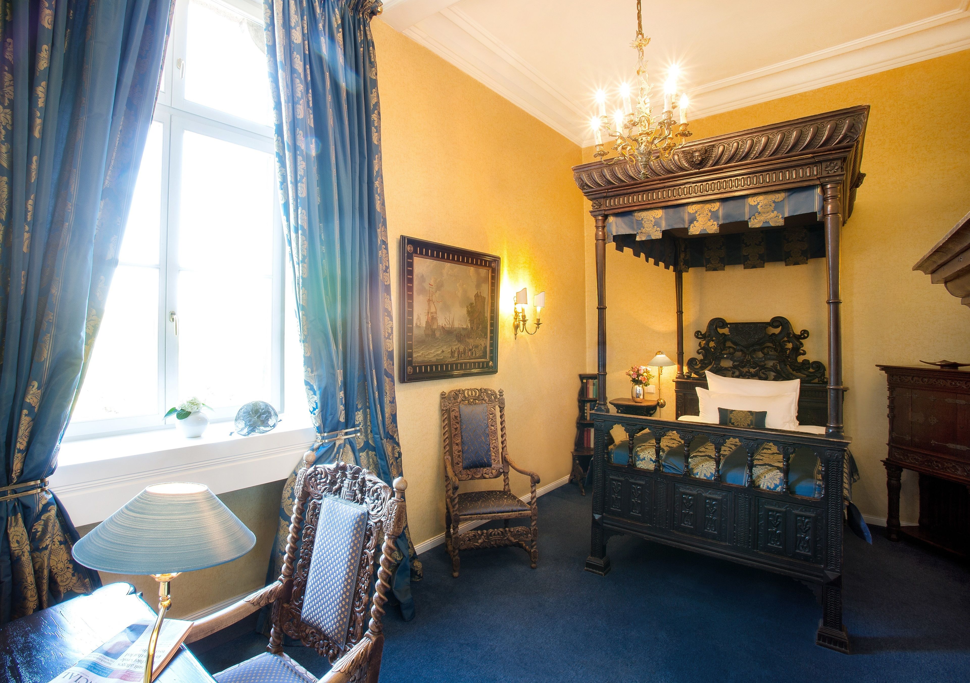 standard single room | hypo-allergenic bedding, down duvets, minibar, in-room safe