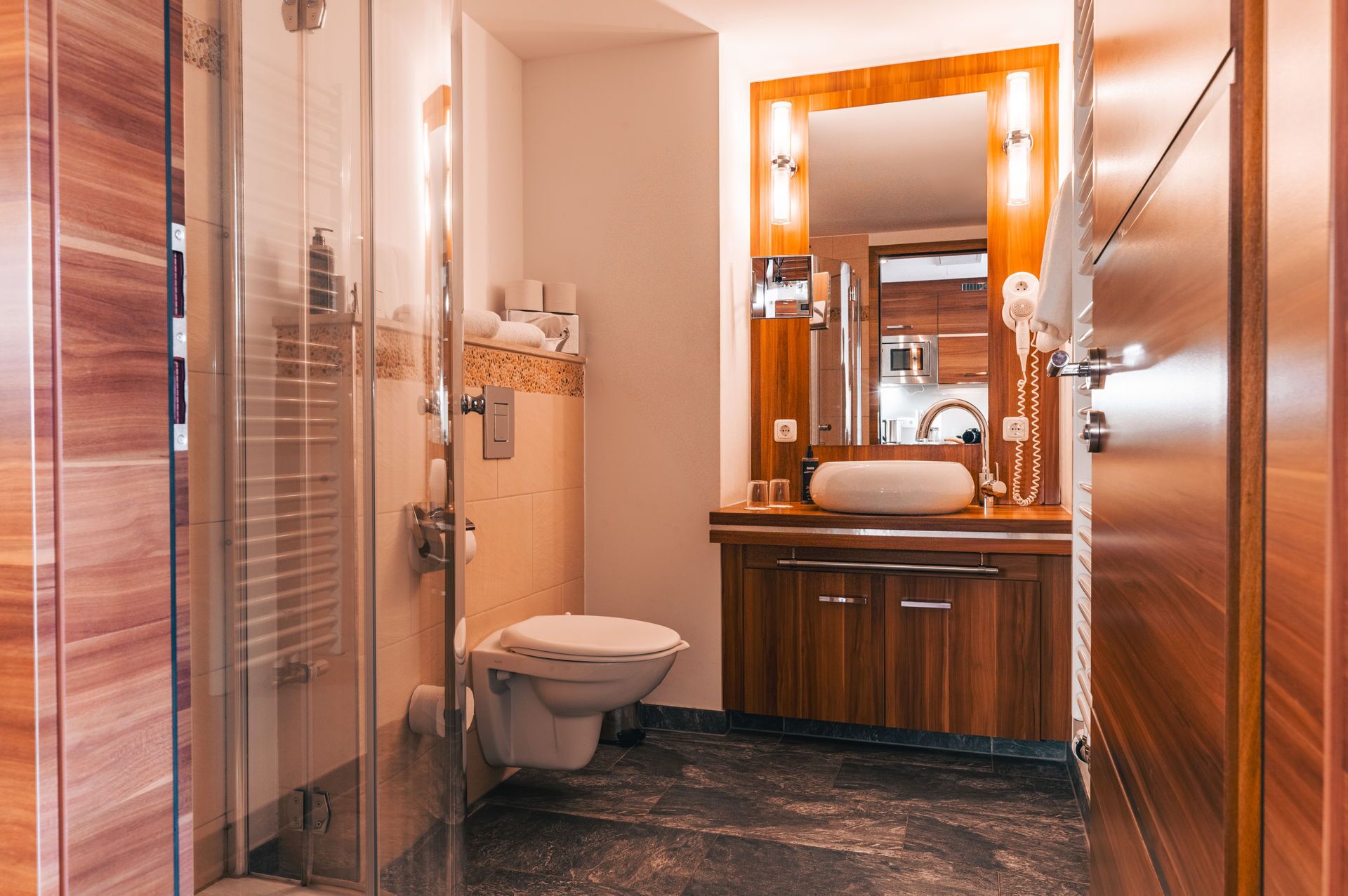 shower, free toiletries, hair dryer, towels