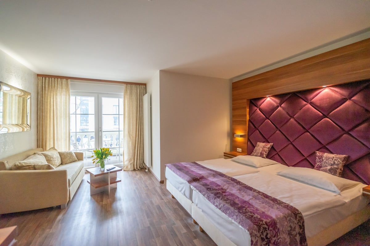 Studio | 1 bedroom, hypo-allergenic bedding, in-room safe, desk