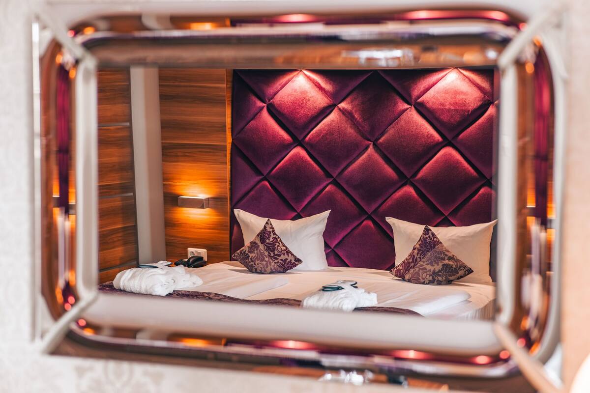 1 bedroom, hypo-allergenic bedding, in-room safe, desk