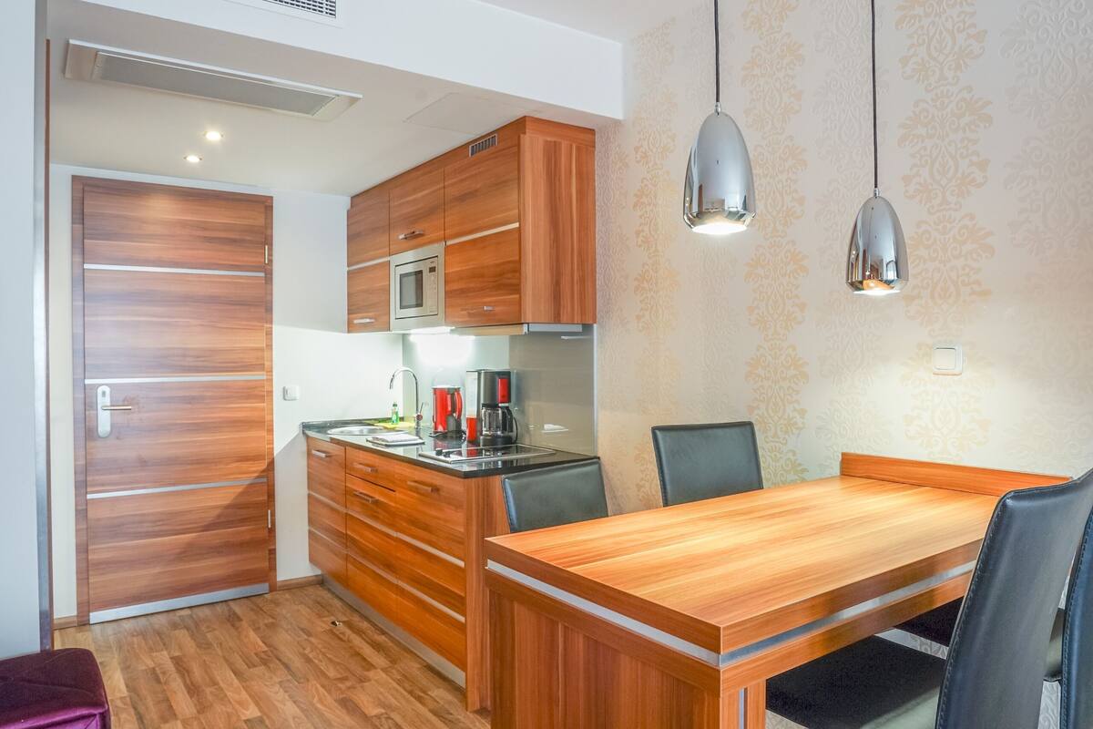 studio | private kitchen | full-sized fridge, microwave, stovetop, coffee/tea maker
