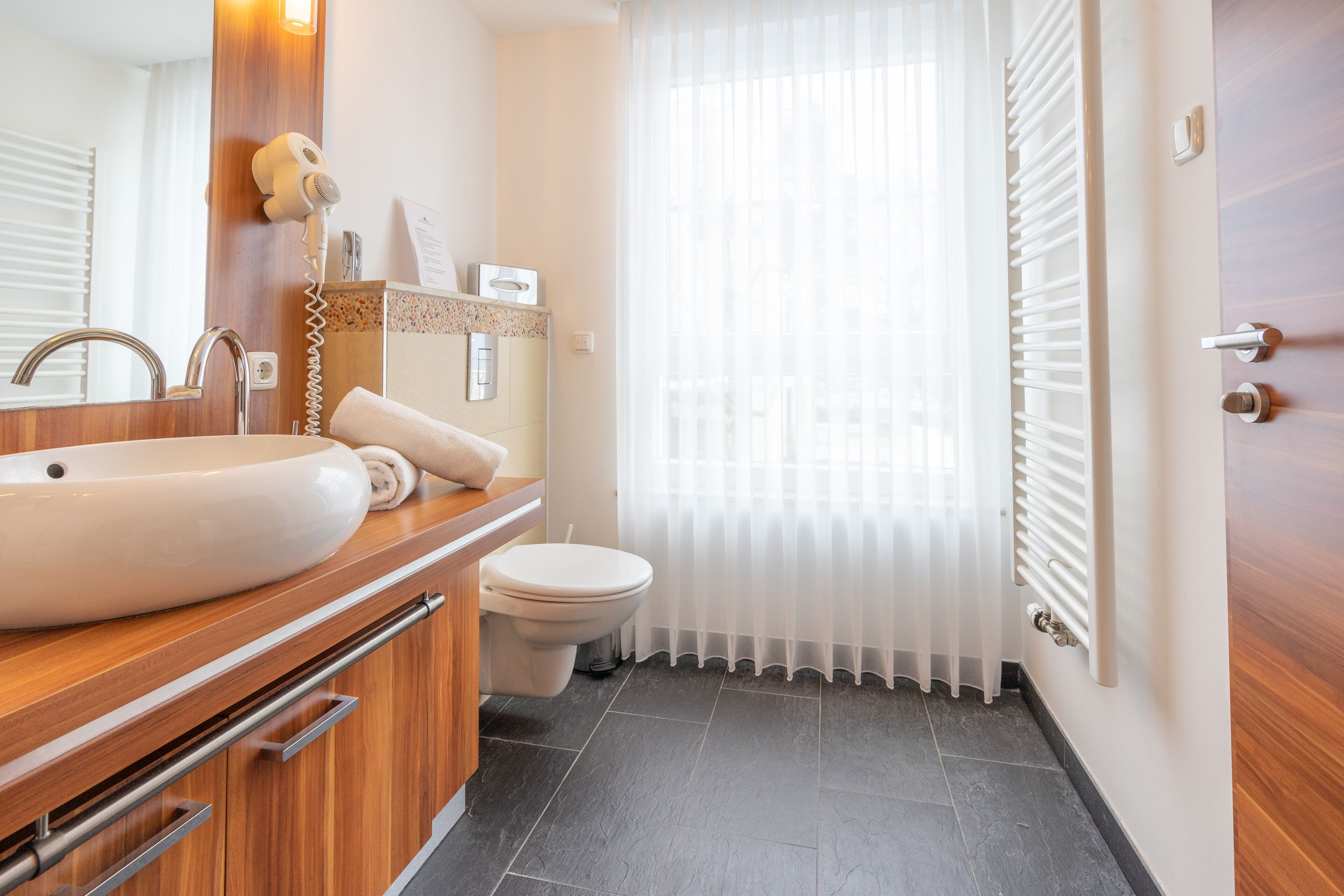 classic apartment | bathroom | shower, free toiletries, hair dryer, towels