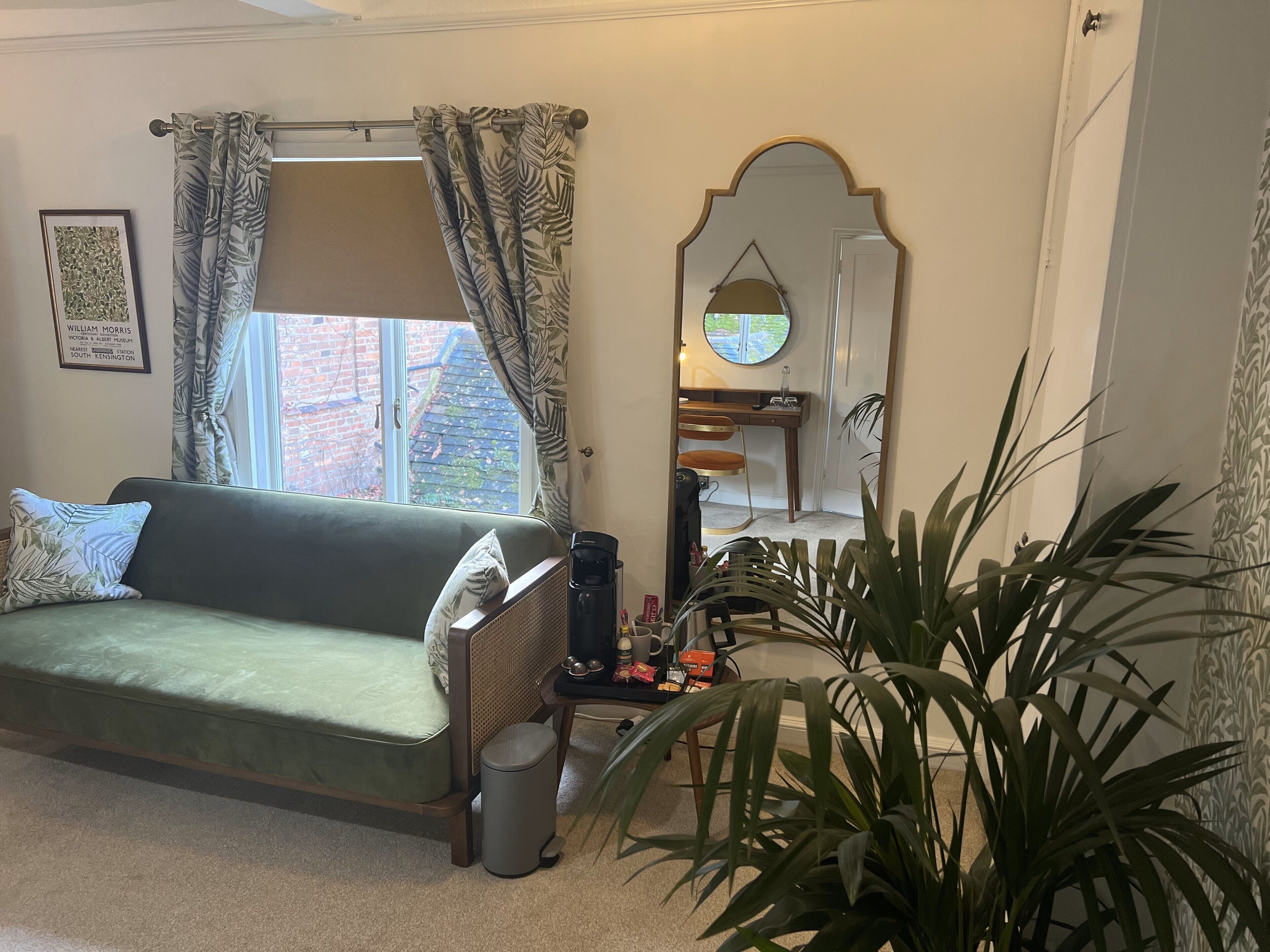 luxury room, 1 king bed | 1 bedroom, individually decorated, individually furnished, desk
