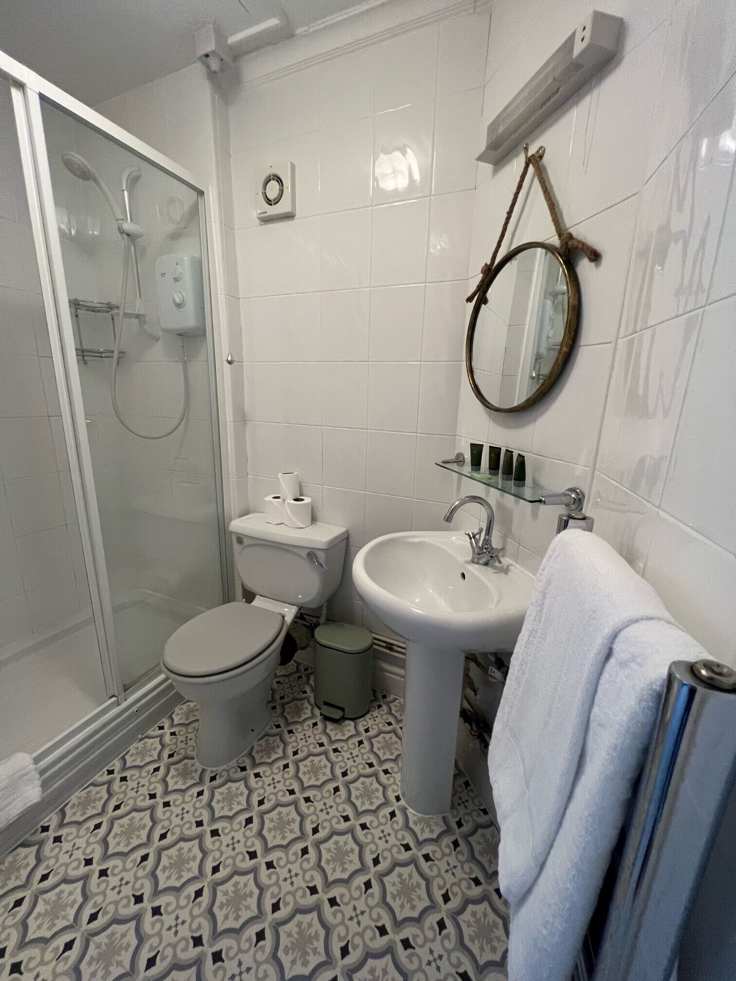 classic double room, 1 double bed | 1 bedroom, individually decorated, individually furnished, desk