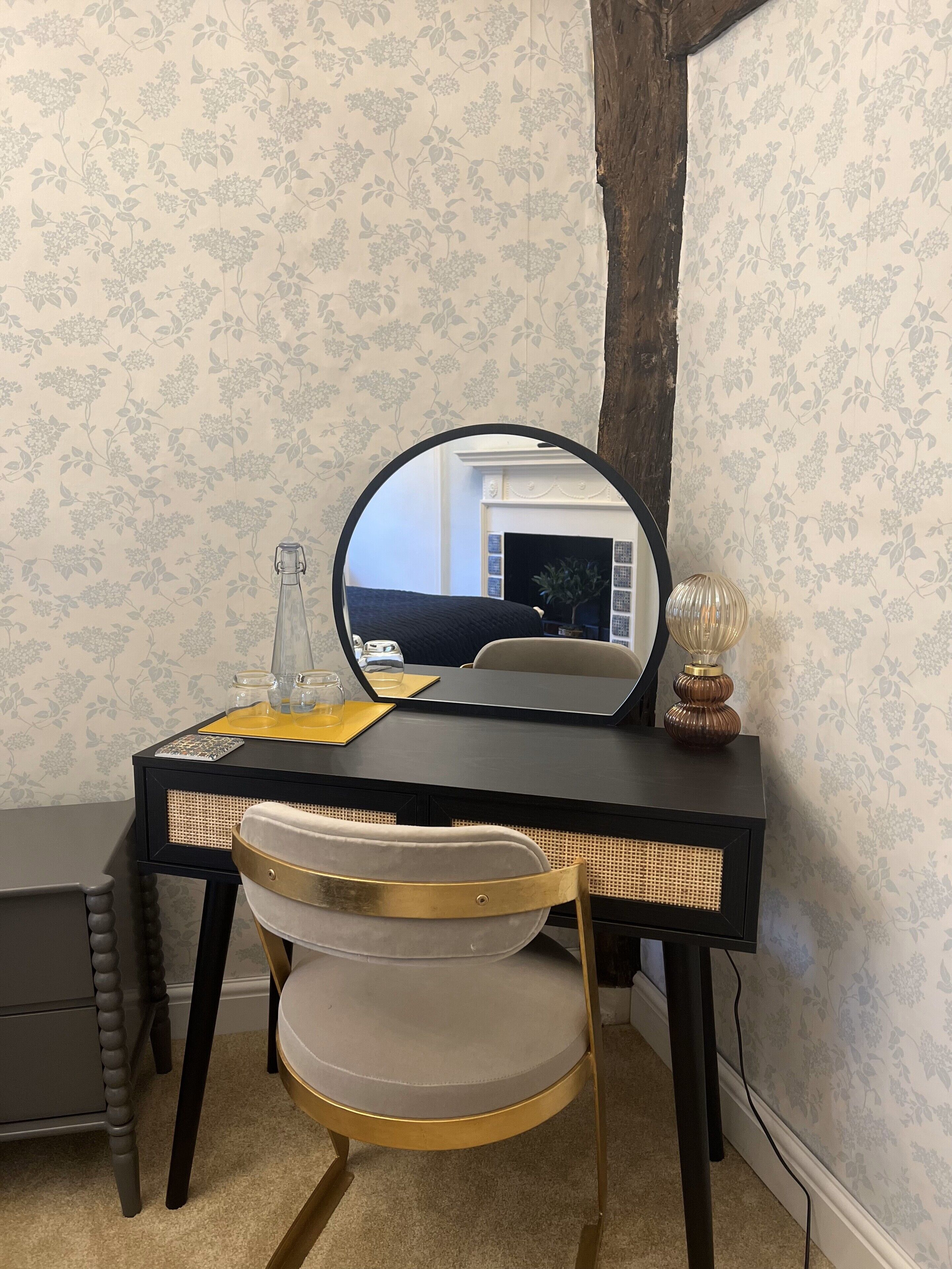 traditional double room, 1 double bed, private bathroom | 1 bedroom, individually decorated, individually furnished, desk