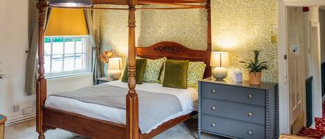 Luxury Room, 1 King Bed | Individually decorated, individually furnished, desk, free WiFi