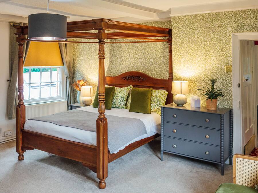 Luxury Room, 1 King Bed | Individually decorated, individually furnished, desk, free WiFi